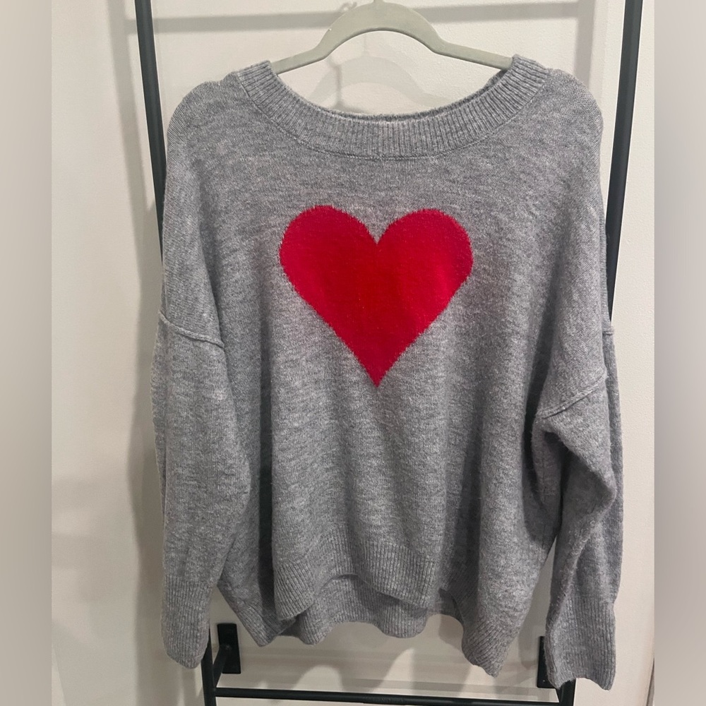 Vince Camuto Gray Sweater with Red Heart